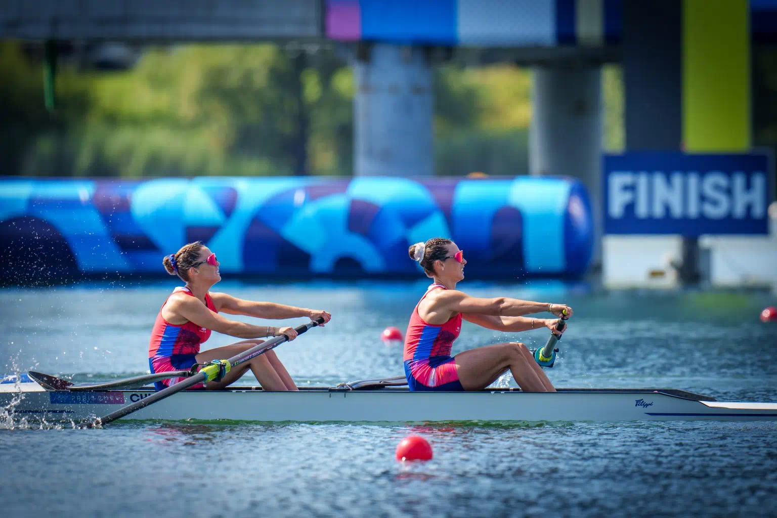 Las hermanas Abraham avanzan a las semifinales en París y sueñan con la final